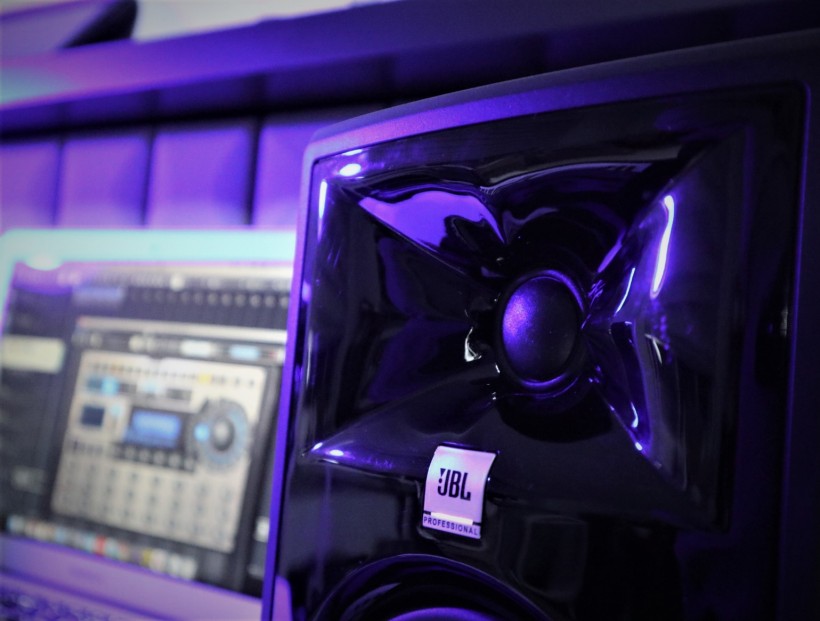 麗唱仍添錦上花——JBL 305P MkII 有源監(jiān)聽音箱試用體驗(yàn)