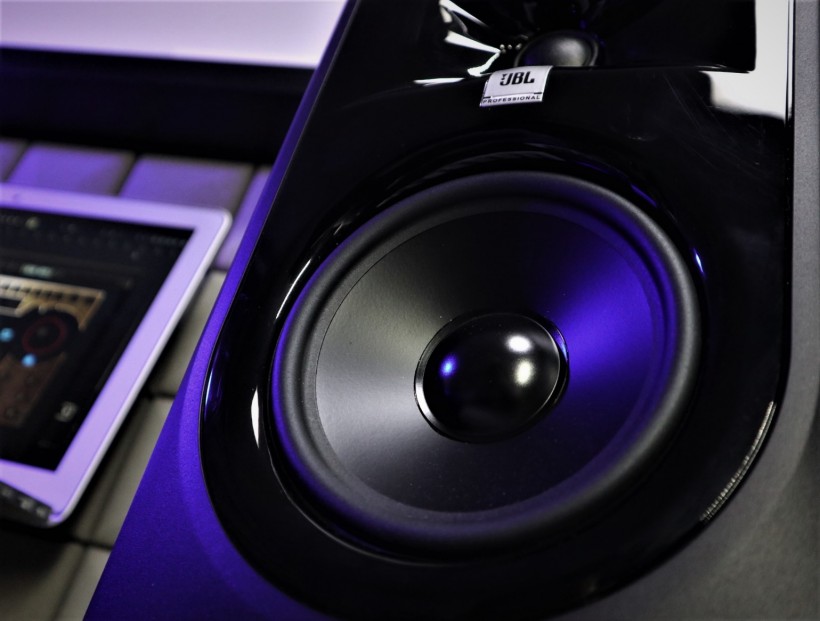 麗唱仍添錦上花——JBL 305P MkII 有源監(jiān)聽音箱試用體驗(yàn)