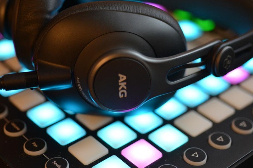 新生代的別樣情懷——AKG K371 頭戴式耳機開箱評測